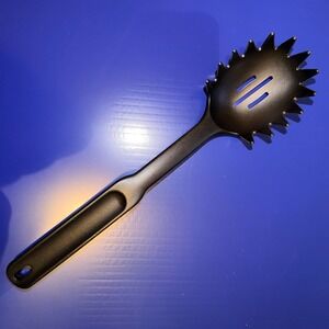 The Pampered Chef Nylon Plastic Black Spaghetti Straining Serving Spoon Utensil